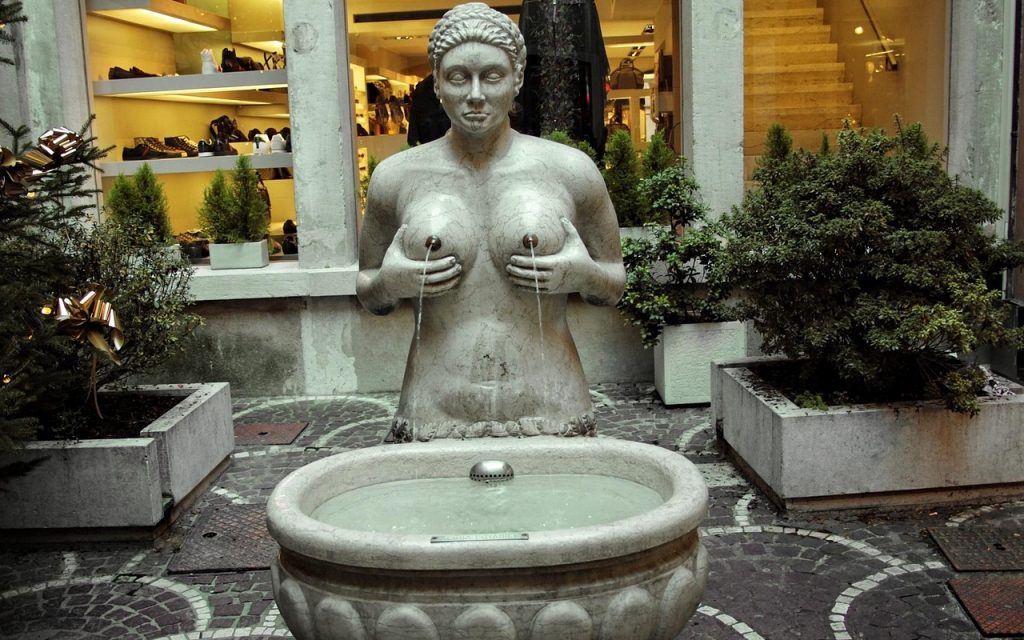 Italy, trevisio, fountain — Test post title